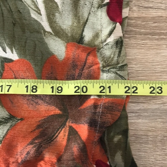 Stephanie K button down Hawaiian shirt - Picture 10 of 10